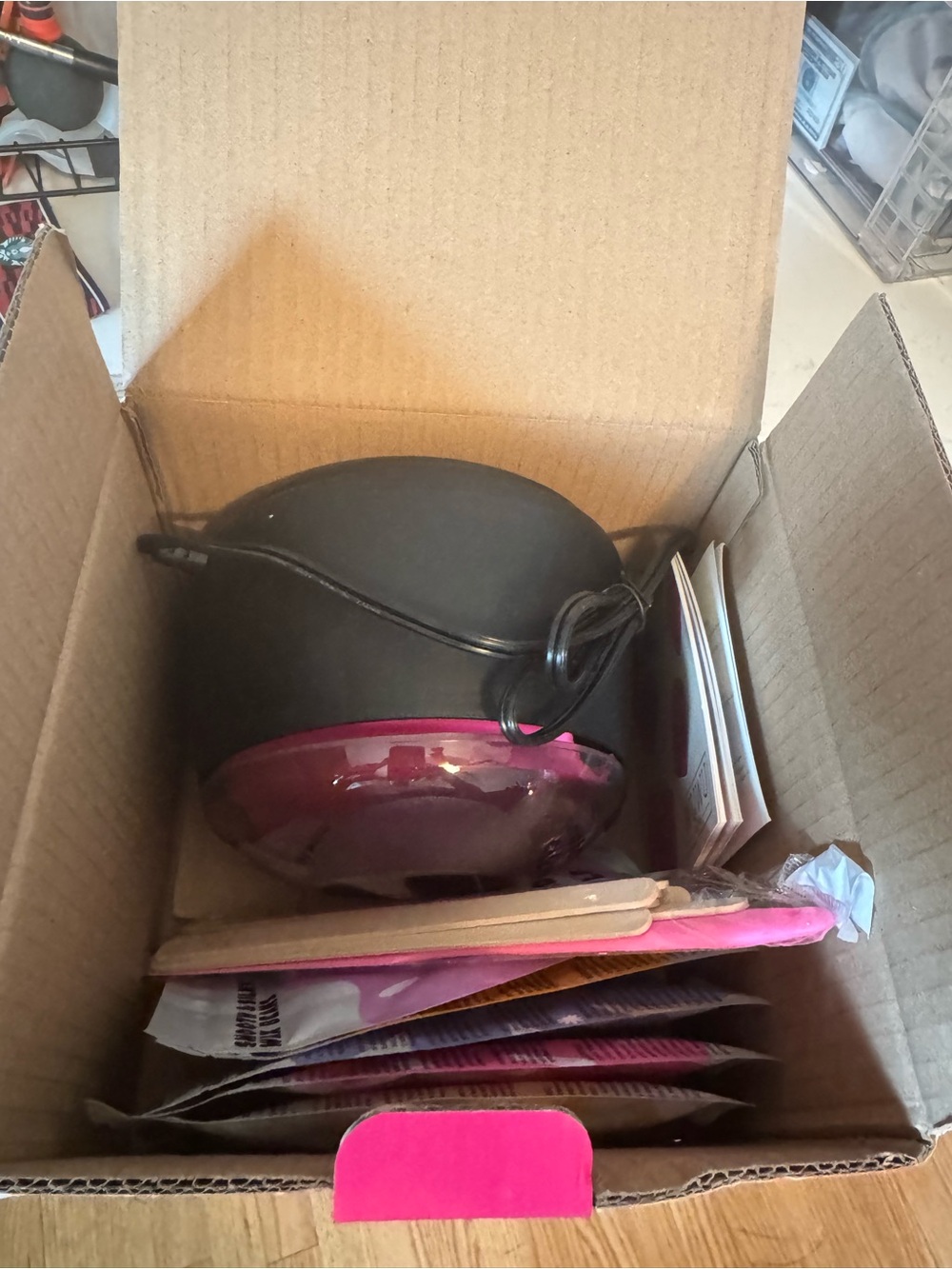 Pink Portable Wax Warmer 200CC - Picture 3 of 5